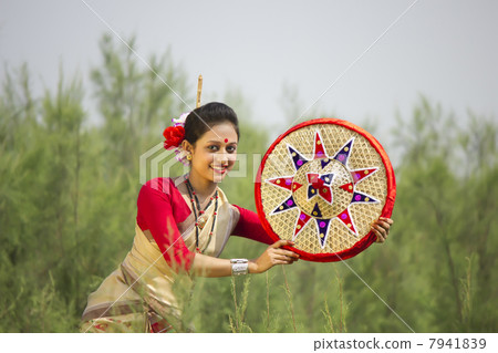 Bihu woman holding a jaapi 7941839