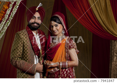 Portrait of mid adult couple smiling 7941847