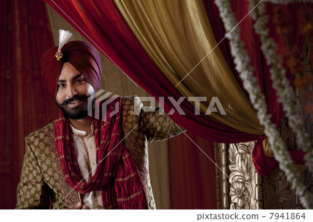 Groom wearing traditional Sikh wedding costume 7941864
