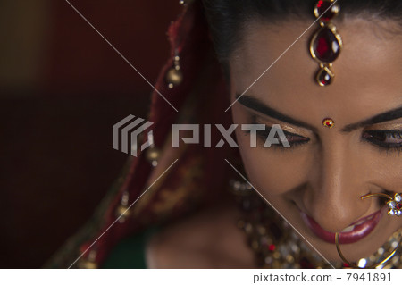 Close up of bindi on beautiful young Indian brides forehead 7941891