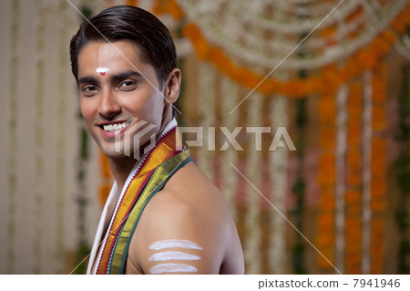 Portrait of a Hindu groom on his wedding day 7941946
