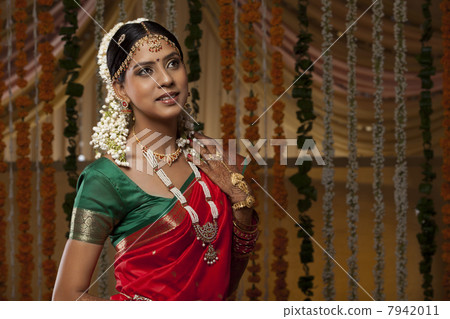 Beautiful young woman in traditional sari looking away Beautiful young woman in traditional sari looking away 7942011
