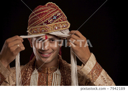 Portrait of a Gujarati groom wearing a headdress 7942189