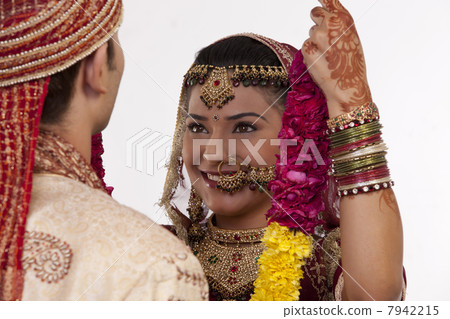 Gujarati bride putting a garland on a groom 7942215