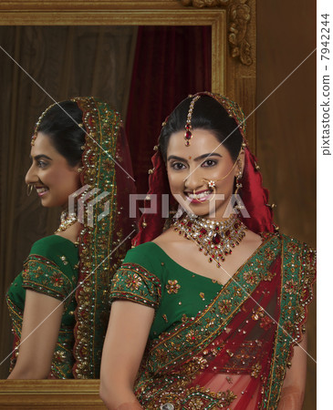 Portrait of smiling bride 7942244