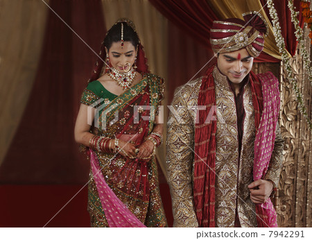 Couple during mangal phera 7942291