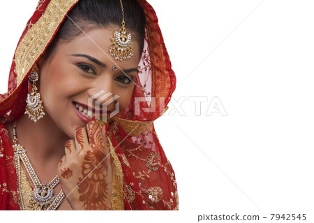 Portrait of a Gujarati bride 7942545