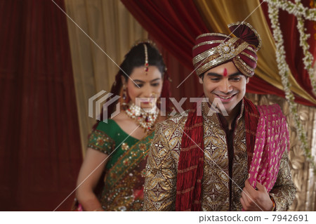 Smiling couple during wedding ceremony 7942691
