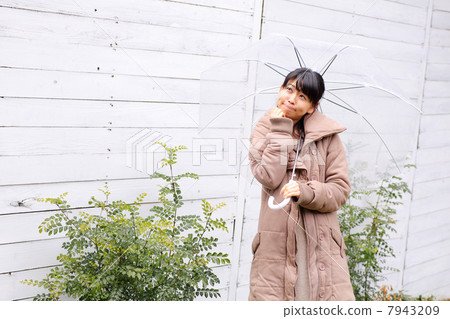 有傘的一個女孩 7943209