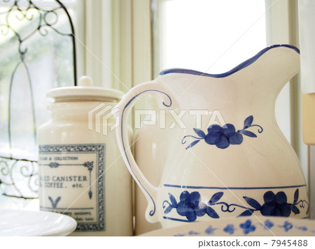A jug 7945488