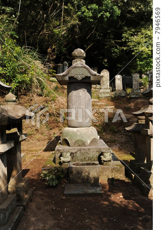 Taro Egawa Taoyaemon Eiki的墳墓 7946569