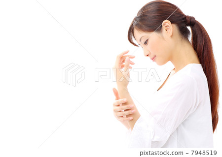 Women touching the wrist Women touching the wrist 7948519