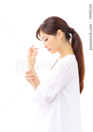Women touching the wrist Women touching the wrist 7948520