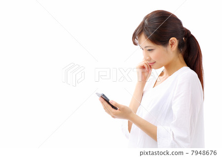 A woman troubled with a smartphone 7948676