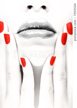 Silver lips. Vertical shot. Silver lips. Vertical shot. 7950584