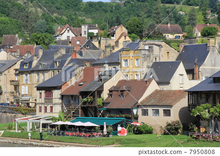 Montignac村莊多爾多涅省法國 Montignac村莊多爾多涅省法國 7950808