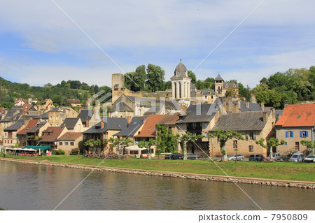 Montignac village Dordogne France 7950809