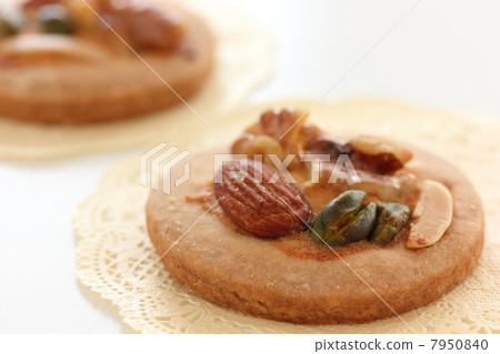 Baked confectionery suble nuts 7950840