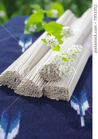 Buckwheat dry noodles and white flowers Buckwheat dry noodles and white flowers 7951052