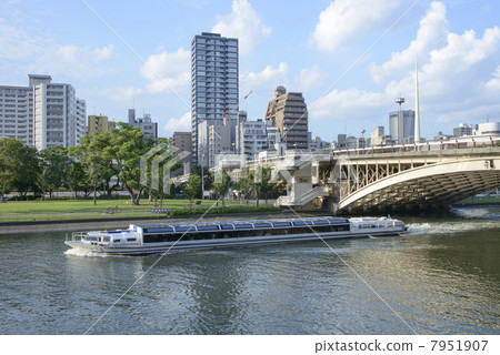 Water bus that goes to Tenjinbashi Water bus that goes to Tenjinbashi 7951907