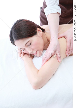 Middle esthetic image Middle esthetic image 7955509