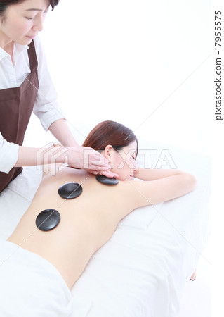 Middle esthetic image 7955575