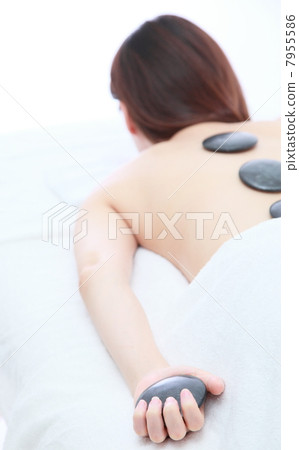 Middle esthetic image 7955586