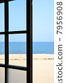 透過窗戶的大海 7956908