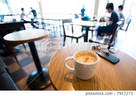 在咖啡館的早晨蛋糕 7957273