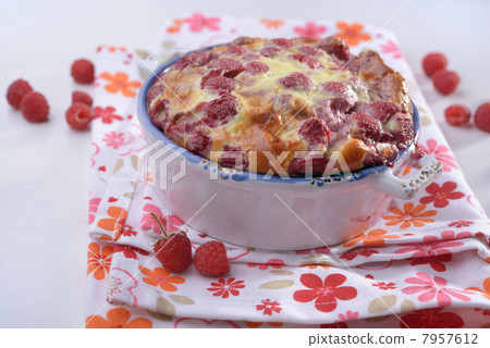 Raspberry clafoutis 7957612