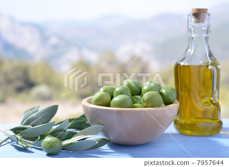 Olives and olive oil Olives and olive oil 7957644