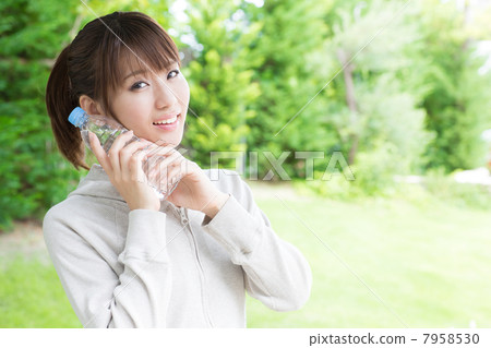 A woman relaxing in the park A woman relaxing in the park 7958530