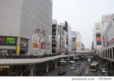 在町田站前熙熙攘攘 在町田站前熙熙攘攘 7959044