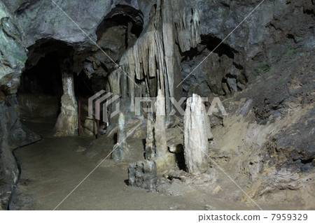 limestone cave limestone cave 7959329