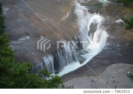 Fubuzuki waterfall 7962053