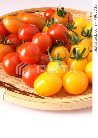 lots of mini tomatoes 7963739