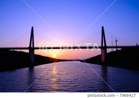 Oriental bridge at dusk [Horizontal] 7966427