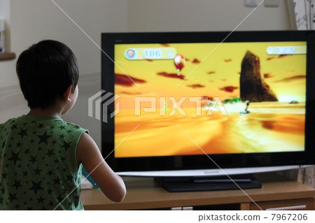Children playing video games 7967206