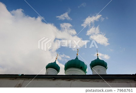 Aleksandro-Svirskiy monastery. Domes of the Spaso-Preobrazhenskiy cathedral. Leningrad region. Russia Aleksandro-Svirskiy monastery. Domes of the Spaso-Preobrazhenskiy cathedral. Leningrad region. Russia 7968761