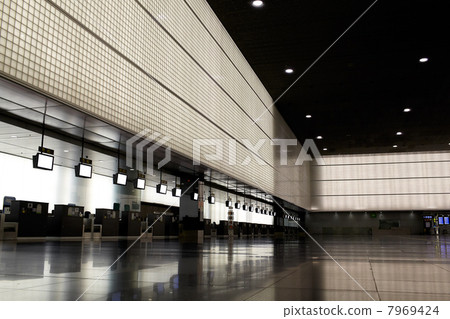 Empty airport hall. 7969424