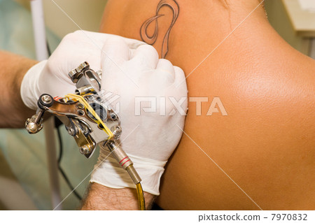 tattoo making 7970832