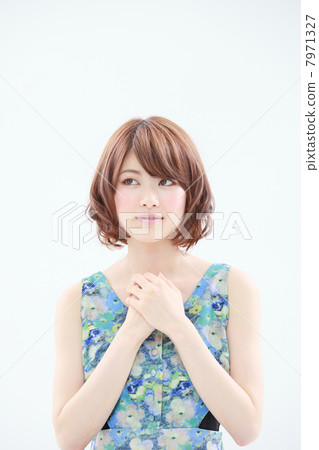 一個女人祈禱 7971327