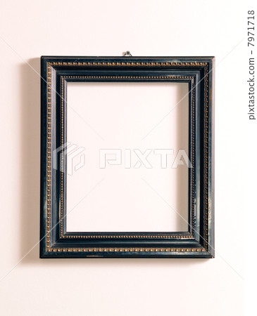 Frame 7971718