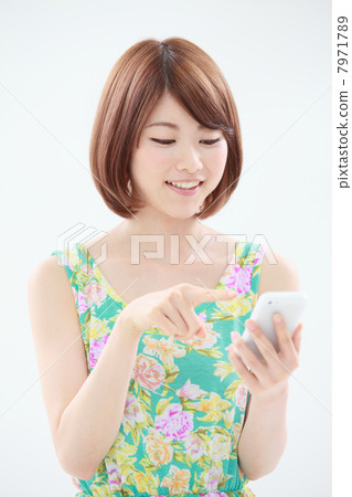 智能手機和女士 智能手機和女士 7971789