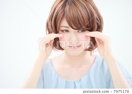 Woman crying Woman crying 7975178