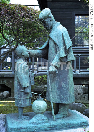 Genro Nogi and Tsuji oversight boy statue 7975382