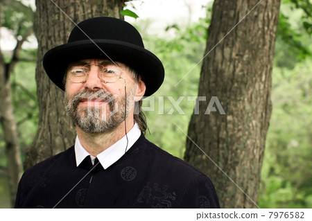 Retro-styled senior portrait 7976582