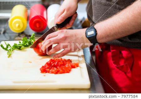 chef making hotdog in fast food snack bar 7977584