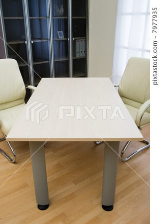 table and chairs 7977935
