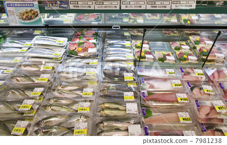 [Store] Fresh fish section of supermarket 7981238